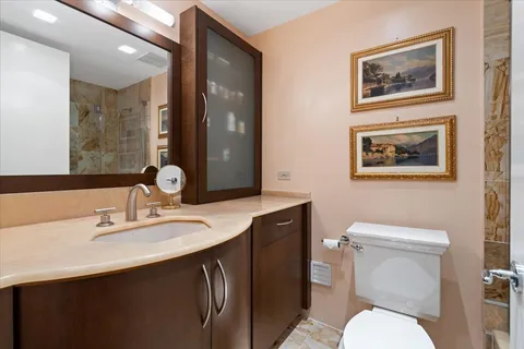 $999,500 | 180 East Pearson Street, Unit 4002, Chicago, IL 60611