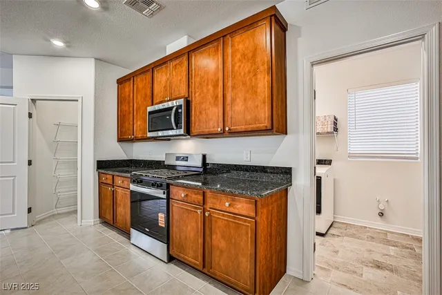 $2,650 | 7412 Legacy Pt Street, Las Vegas, NV 89113