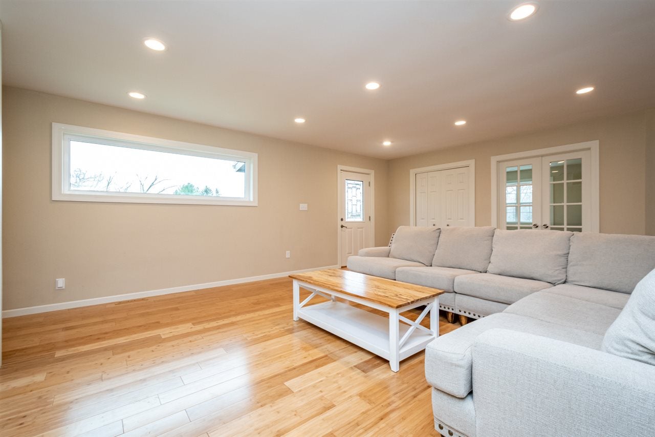 1311 Stoney Point Road Northwest Cedar Rapids, IA 52405 - Photo 9 of 33 Gallery Image 9