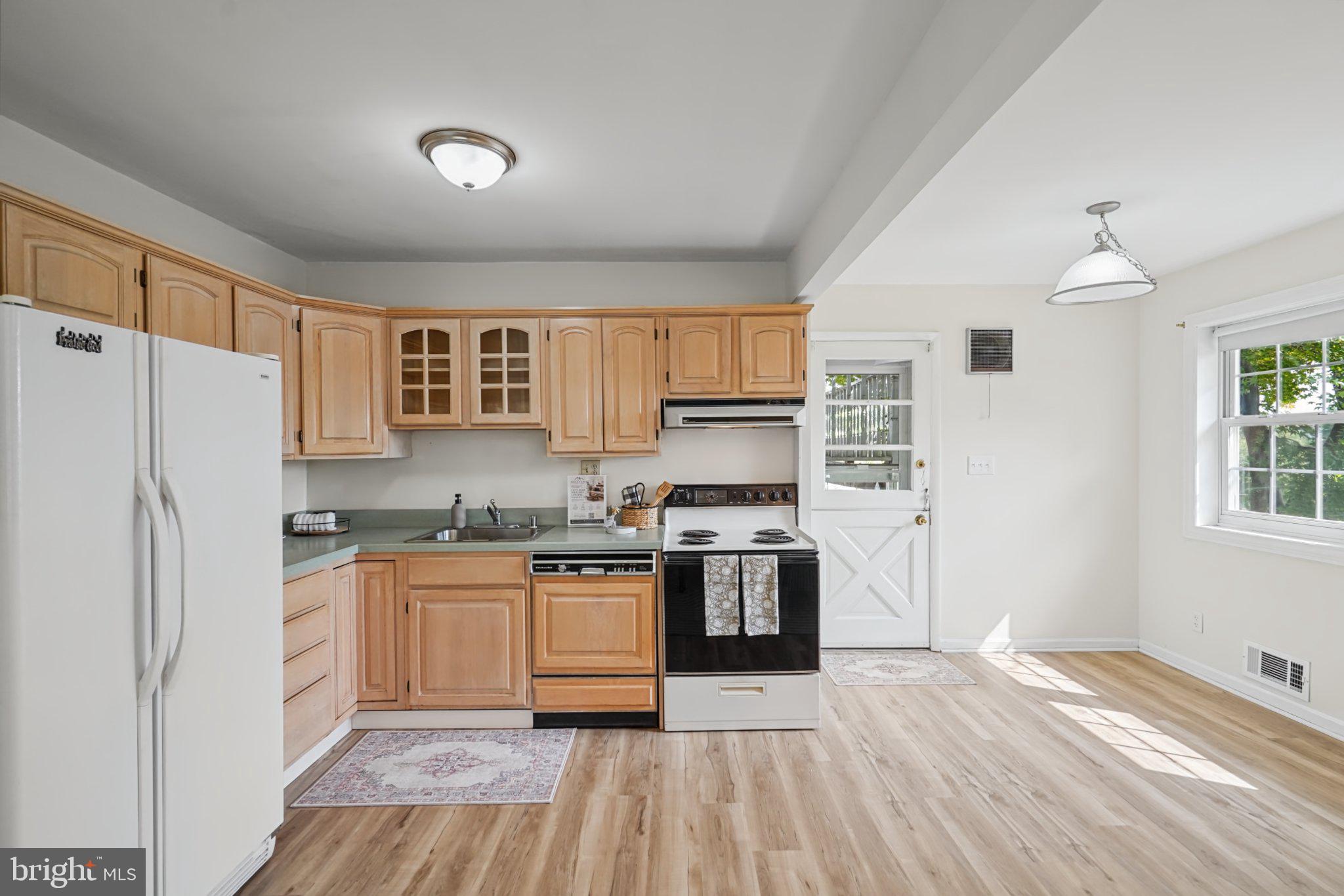 9215 Orbitan Road Baltimore, MD 21234 - Photo 11 of 45 Eat-in Kitchen