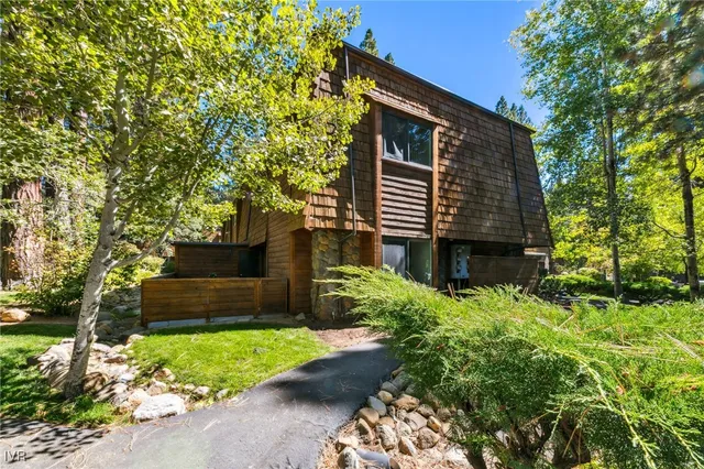 $1,325,000 | 120 Country Club Drive, Unit 37, Incline Village, NV 89451