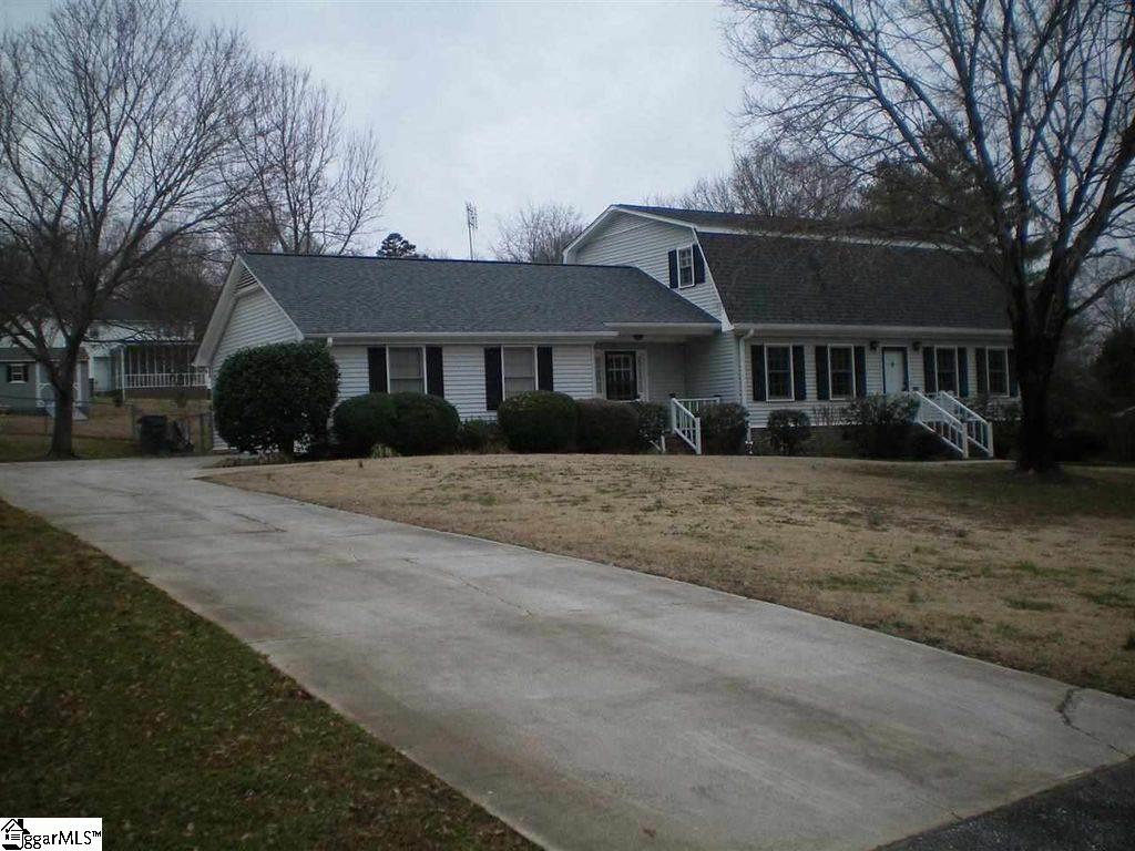 307 Timbrooke Way Easley, SC 29642 - Photo 1 of 36 Gallery Image 1
