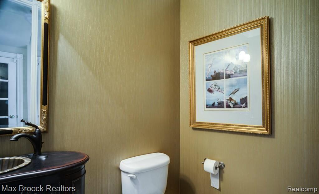 33254 West 11 Mile Road Farmington, MI 48334 - Photo 21 of 42 Elegant Powder Room