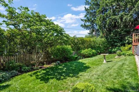 $925,000 | 5 Salem Way, Glen Head, NY 11545