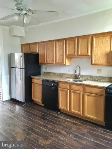 a view of an outdoor space