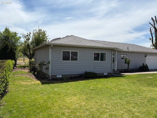 3202 Northeast Riverside Avenue Pendleton, OR 97801 - Photo 12 of 22 a view of a house with backyard and garden