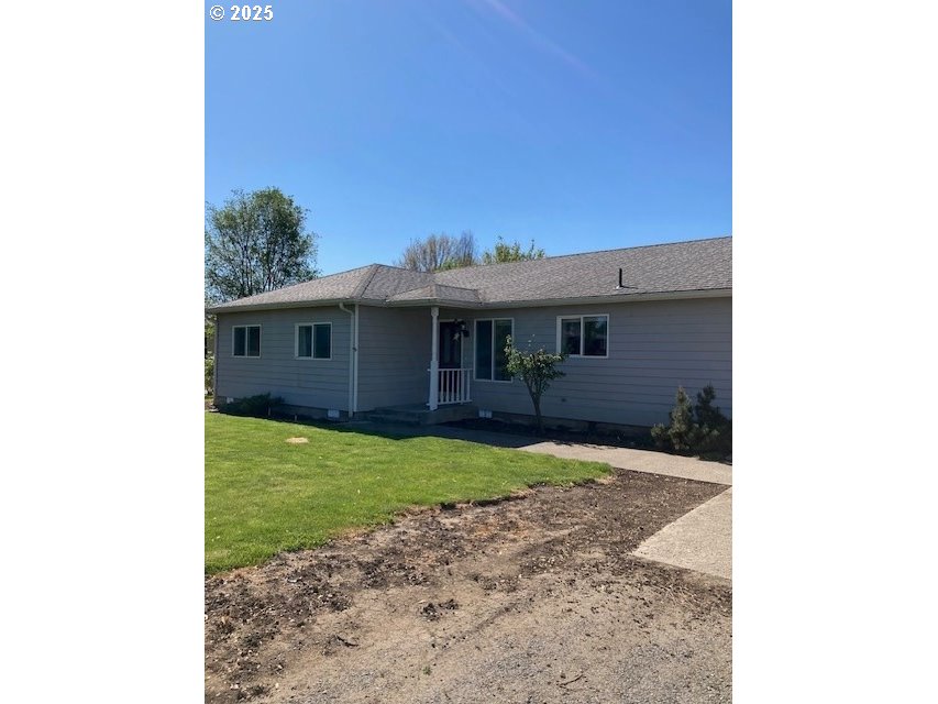 3202 Northeast Riverside Avenue Pendleton, OR 97801 - Photo 19 of 22 a view of a house with a yard