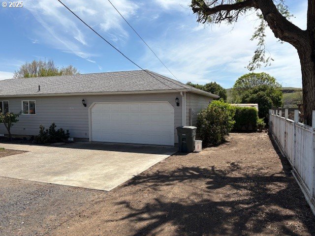 3202 Northeast Riverside Avenue Pendleton, OR 97801 - Photo 20 of 22 a front view of a house with a yard