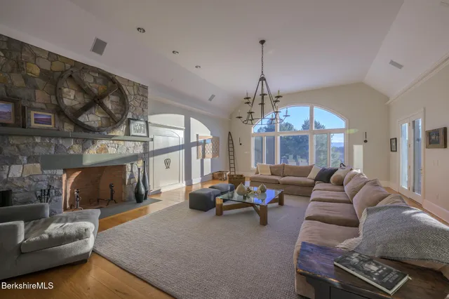 $4,250,000 | 58 Round Hill Road, Great Barrington, MA 01230