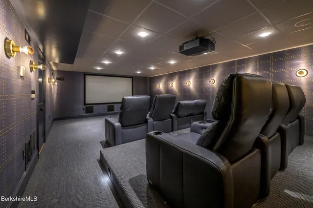 $4,250,000 | 58 Round Hill Road, Great Barrington, MA 01230