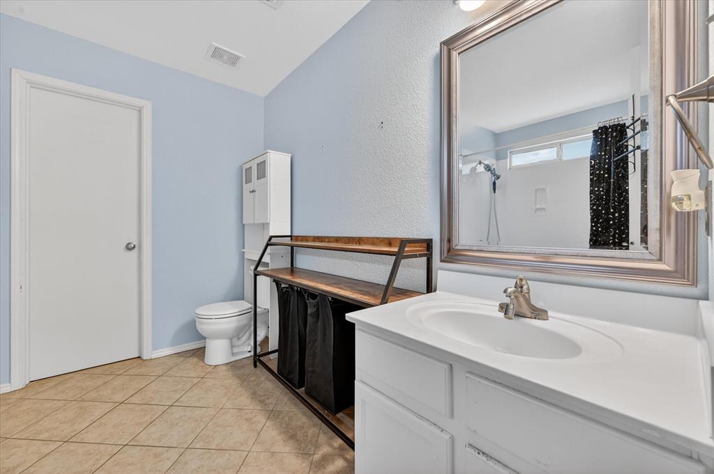 2540 Blue Myrtle Way Dallas, TX 75212 - Photo 26 of 32 upstairs primary ensuite