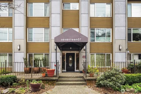 $239,999 | 1707 Boylston Avenue, Unit 206, Seattle, WA 98122