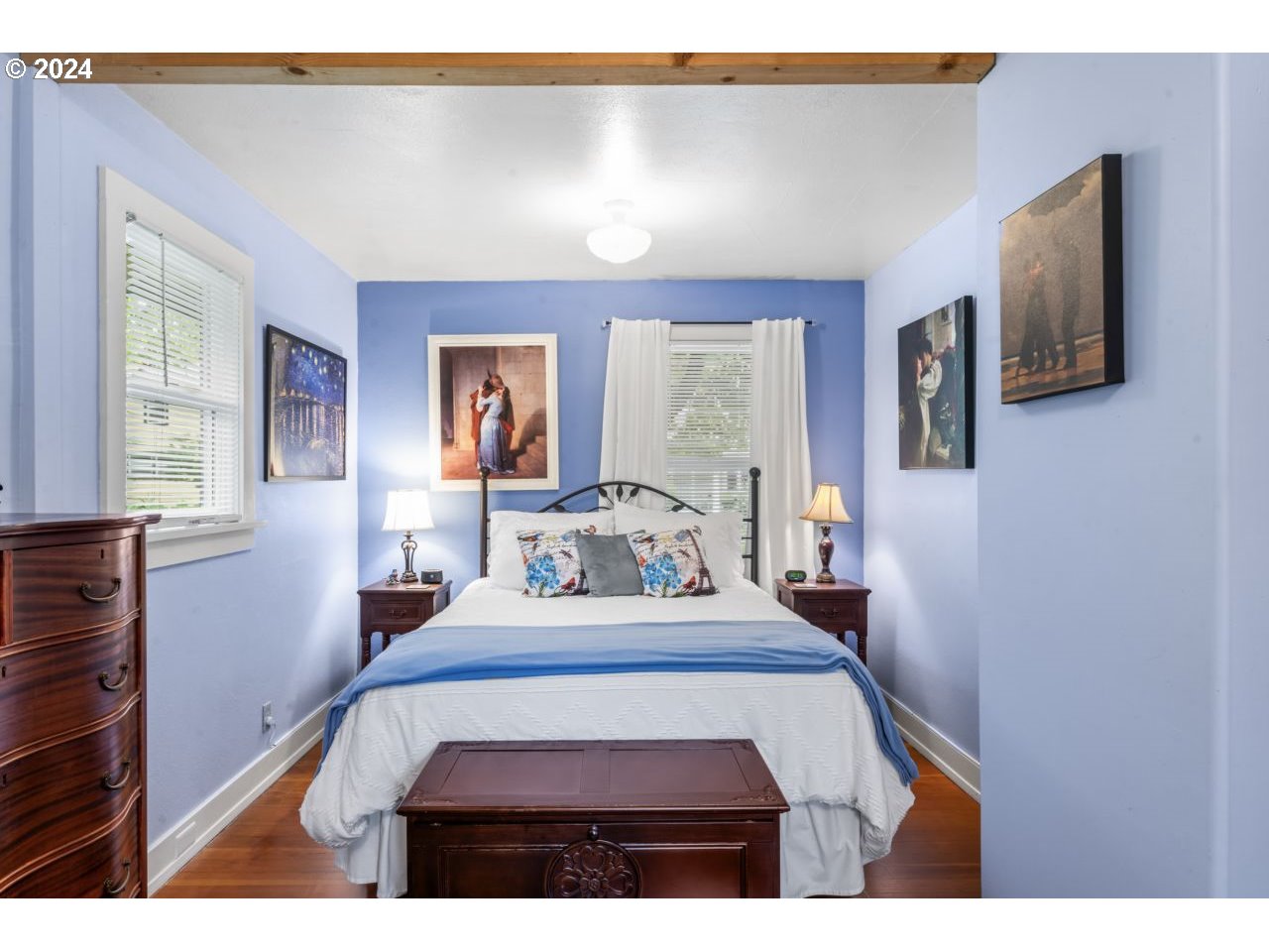 1040 Jefferson Street Eugene, OR 97402 - Photo 12 of 36 a living room with furniture and a flat screen tv