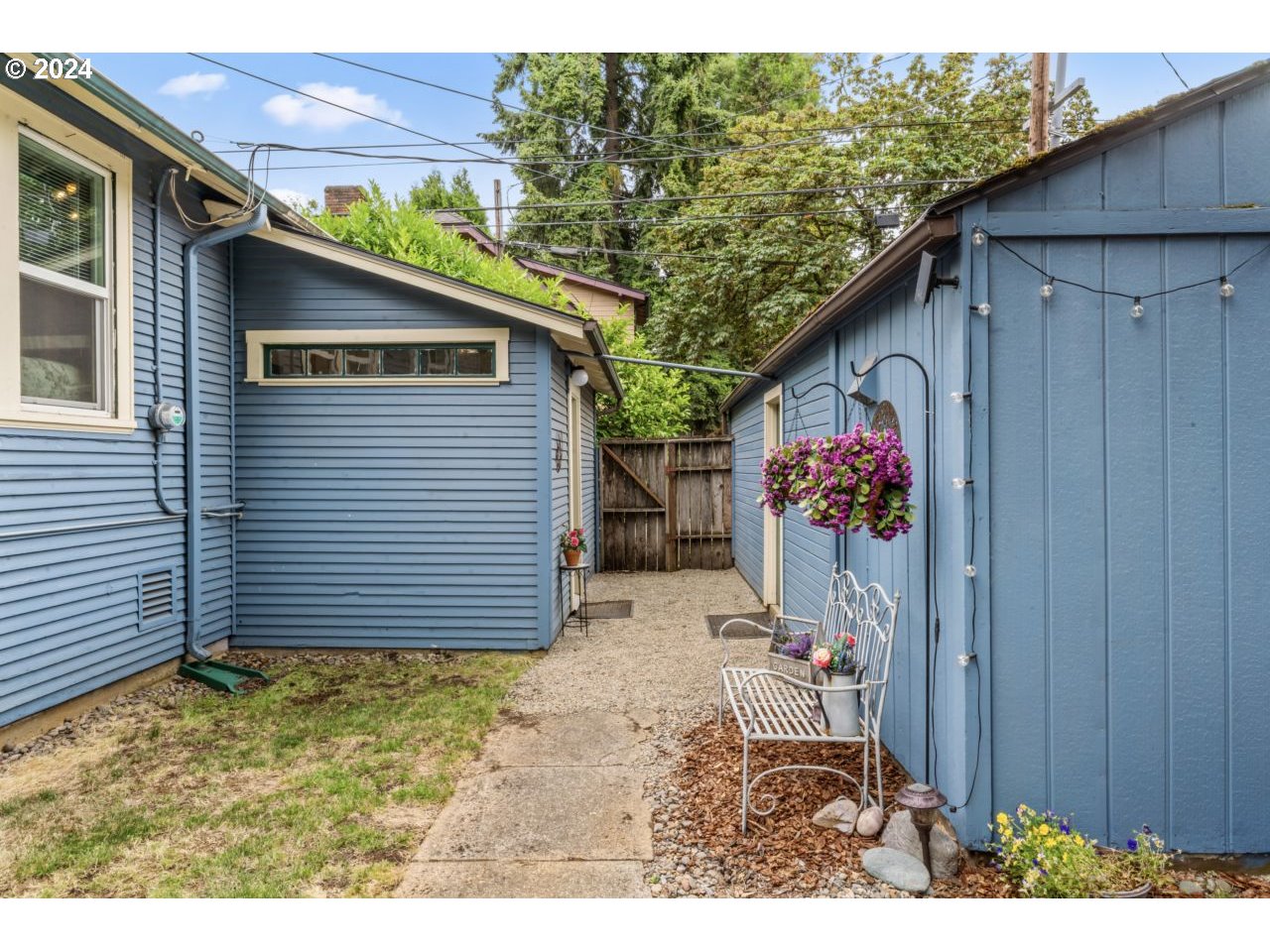 1040 Jefferson Street Eugene, OR 97402 - Photo 25 of 36 a backyard of a house with lots of green space