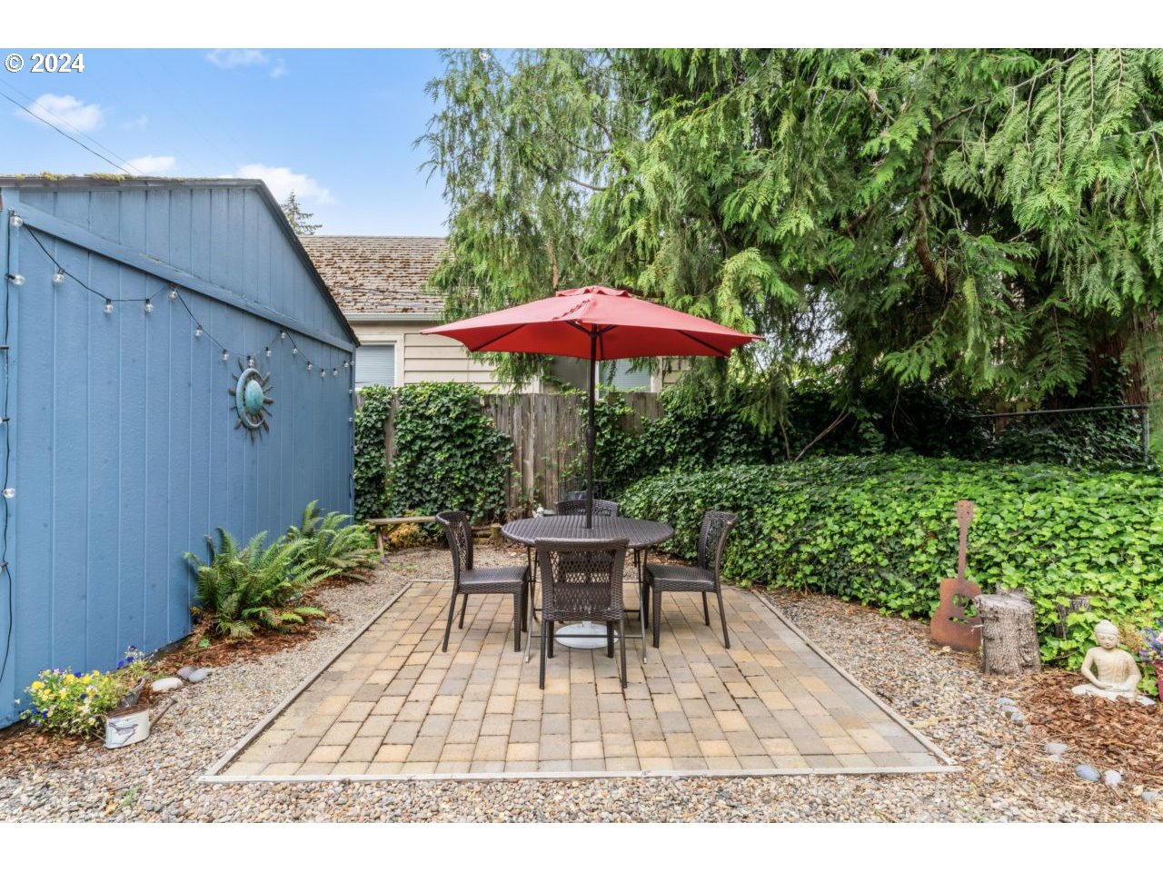 1040 Jefferson Street Eugene, OR 97402 - Photo 29 of 36 a view of backyard with seating and green space