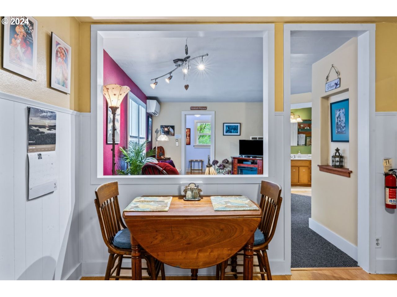 1040 Jefferson Street Eugene, OR 97402 - Photo 6 of 36 a dining room with furniture and window