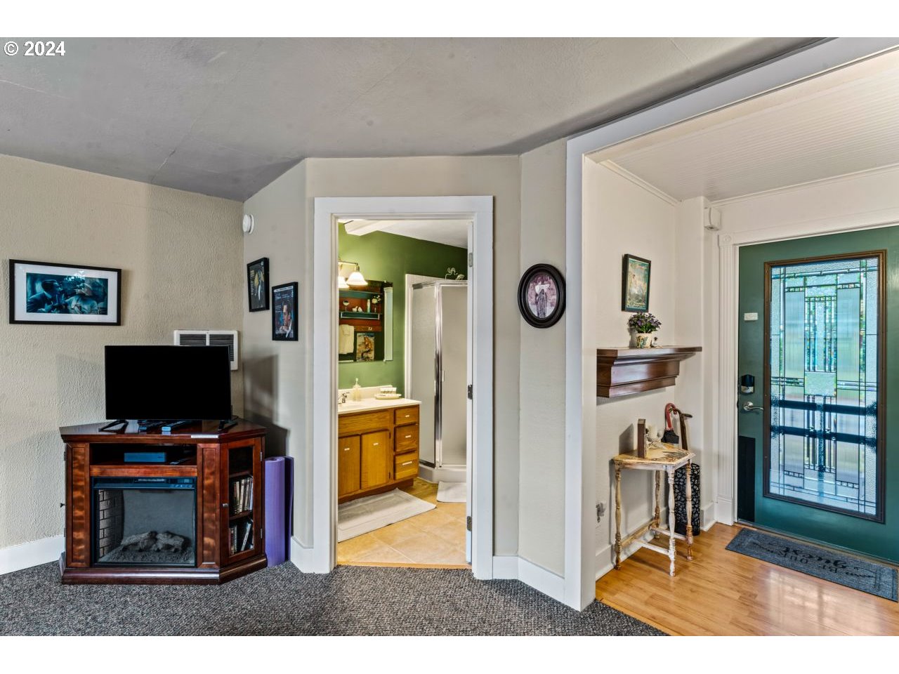 1040 Jefferson Street Eugene, OR 97402 - Photo 7 of 36 a view of a livingroom with furniture and a flat screen tv