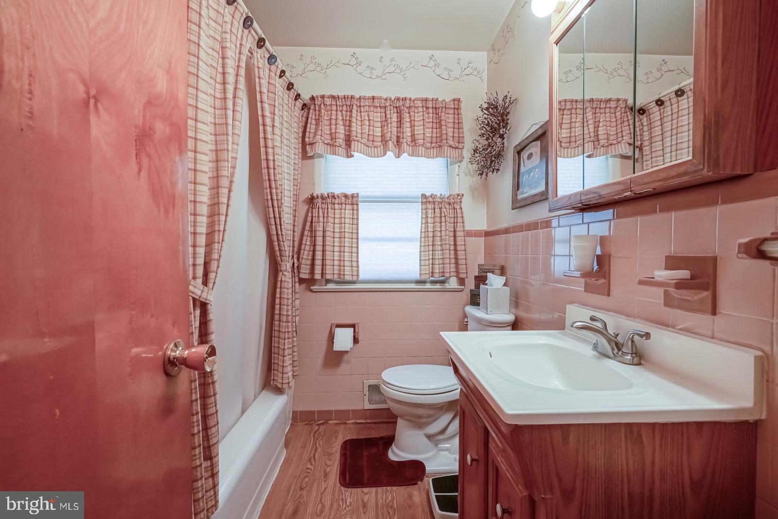 10 Eaton Road Pennsville, NJ 08070 - Photo 12 of 31 Well Maintained Bath