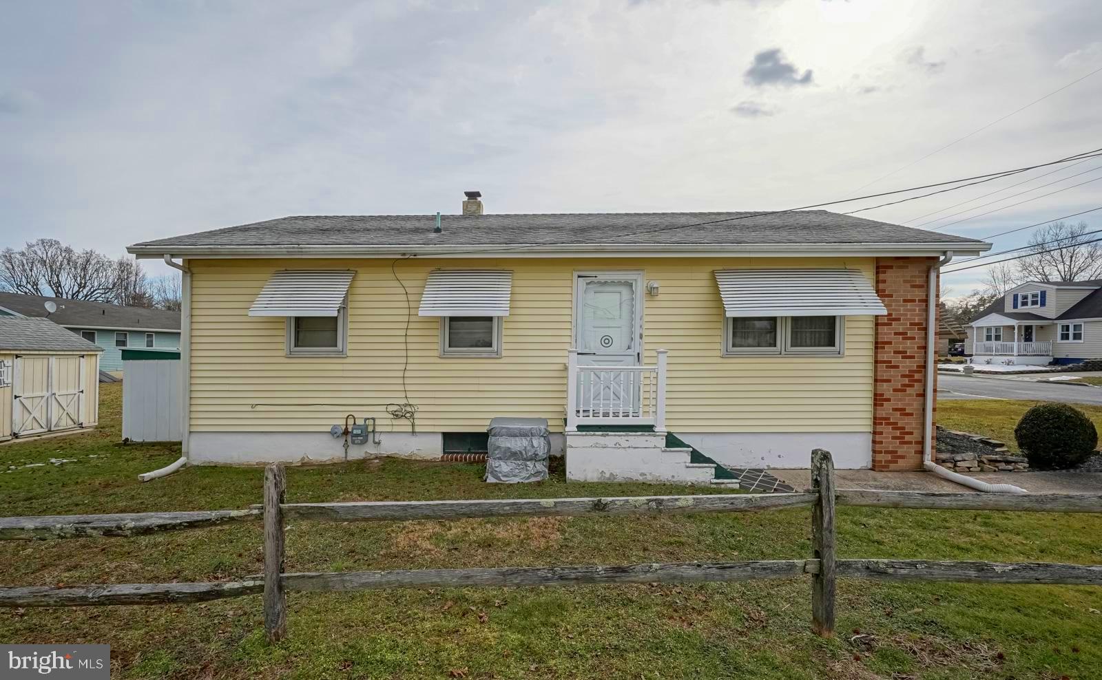 10 Eaton Road Pennsville, NJ 08070 - Photo 26 of 31 2nd Side Door Leads to Living Room