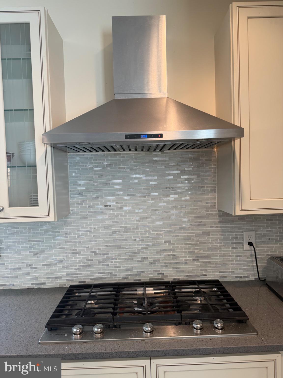 7804 Large Street Philadelphia, PA 19152 - Photo 24 of 42 a close view of stove top oven