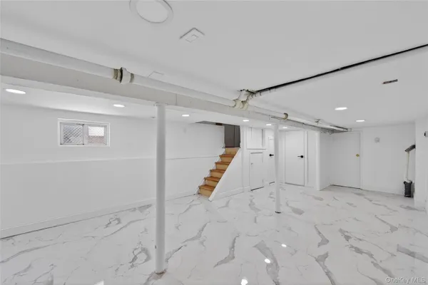 $779,999 | 172-09 140th Avenue | Rochdale