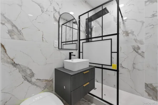 $779,999 | 172-09 140th Avenue | Rochdale