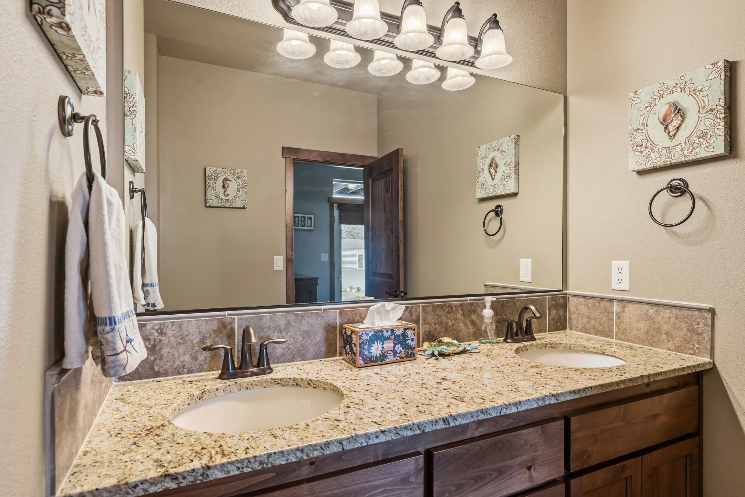 12594 McNeil Creek Road Trail, OR 97541 - Photo 19 of 43 Bathroom