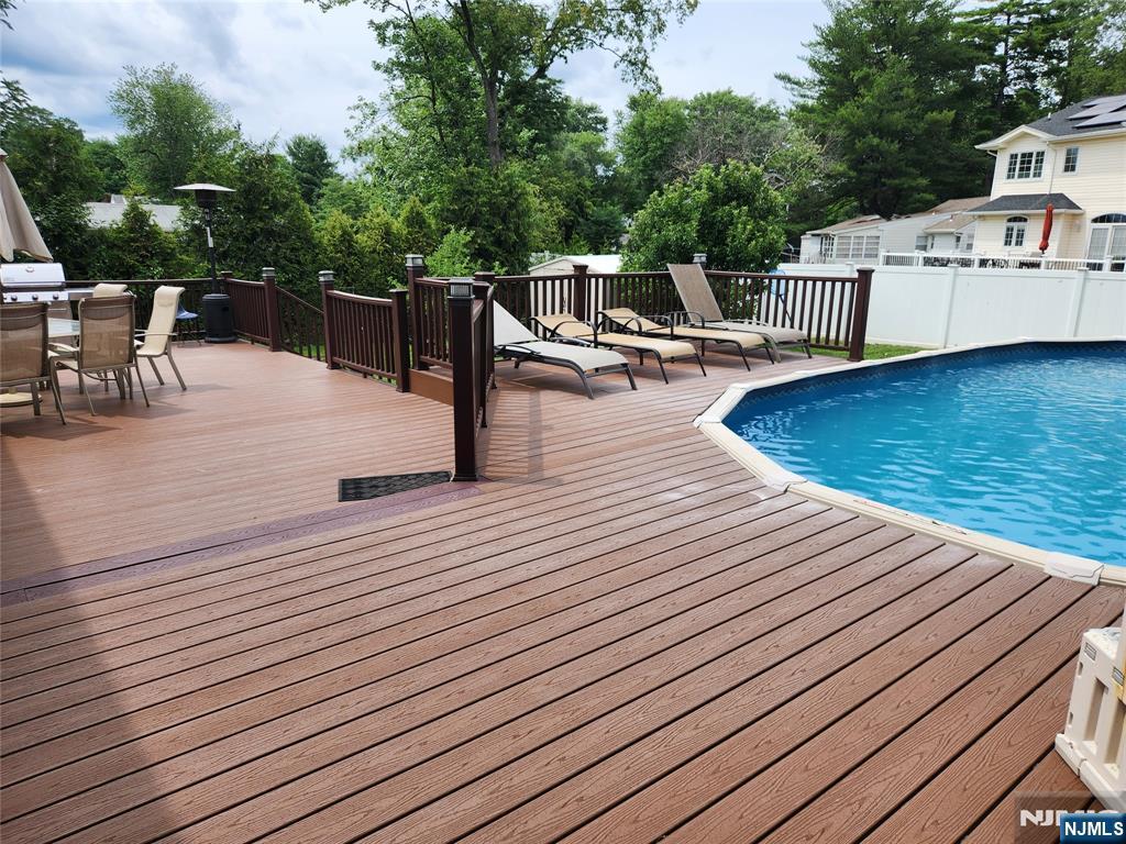 561 Green Valley Road Paramus, NJ 07652 - Photo 6 of 28