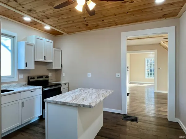 $233,900 | 484 West 5th Street, Peru, IN 46970