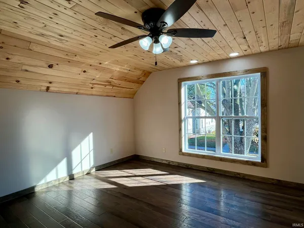 $233,900 | 484 West 5th Street, Peru, IN 46970