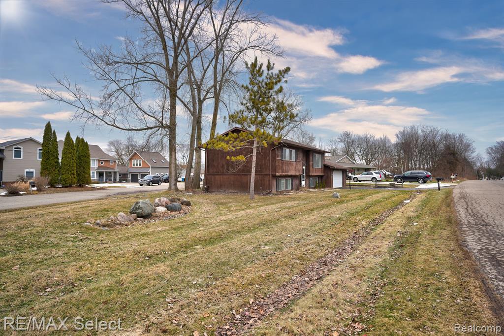 2470 Crane Road Fenton, MI 48430 - Photo 5 of 36