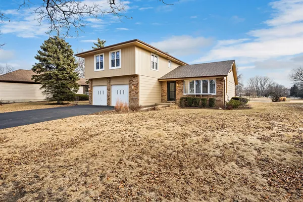 $3,800 | 887 Braintree Lane, Bartlett, IL 60103