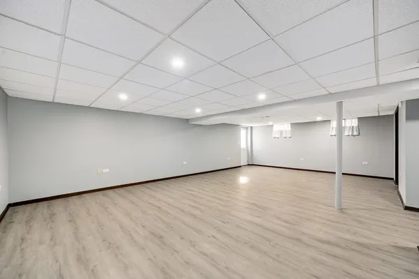 $3,800 | 887 Braintree Lane, Bartlett, IL 60103