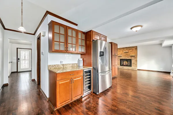 $3,800 | 887 Braintree Lane, Bartlett, IL 60103