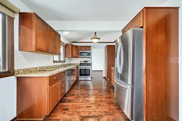 $3,800 | 887 Braintree Lane, Bartlett, IL 60103