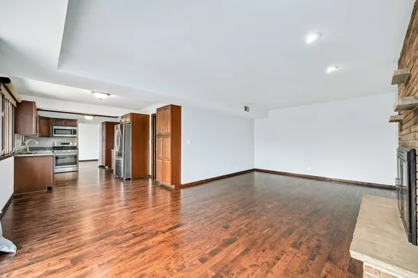 $3,800 | 887 Braintree Lane, Bartlett, IL 60103