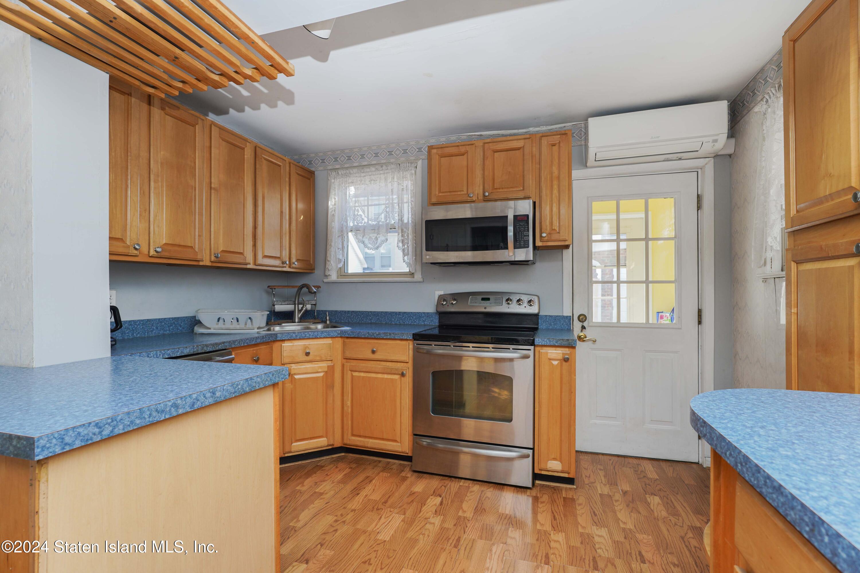 5396 Arthur Kill Road Staten Island, NY 10307 - Photo 11 of 43 Kitchen
