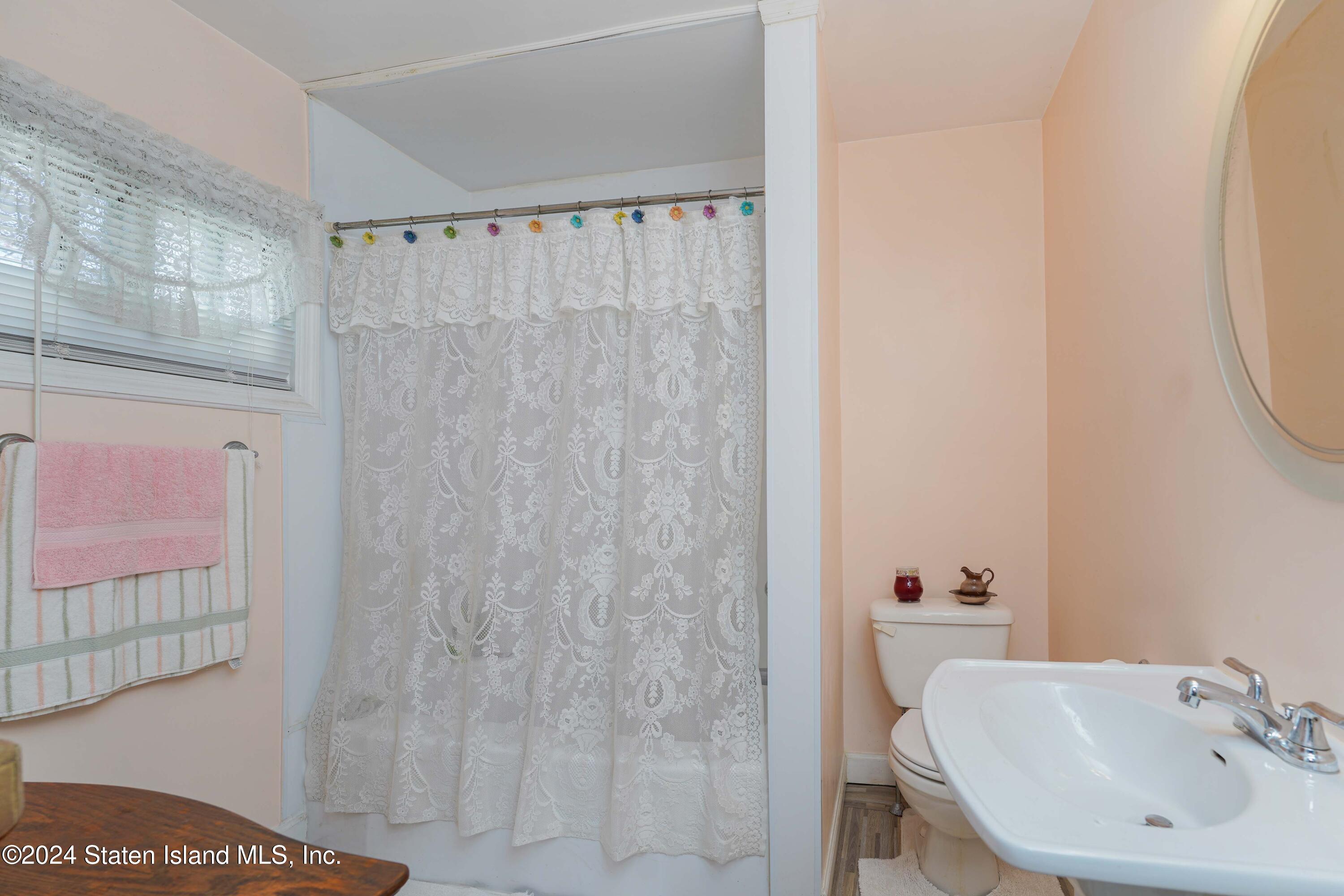 5396 Arthur Kill Road Staten Island, NY 10307 - Photo 29 of 43 Full Bathroom