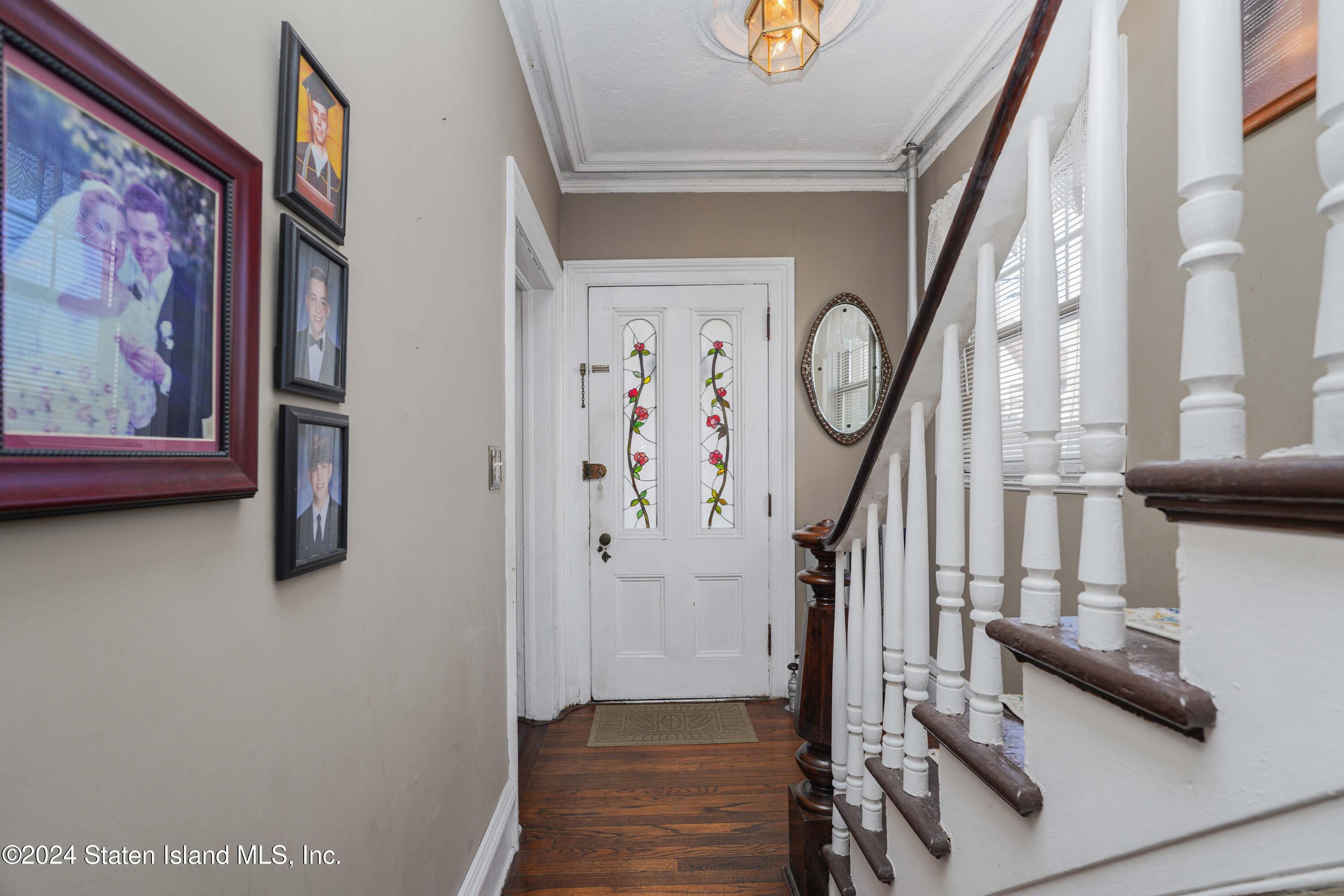 5396 Arthur Kill Road Staten Island, NY 10307 - Photo 3 of 43 Entrway