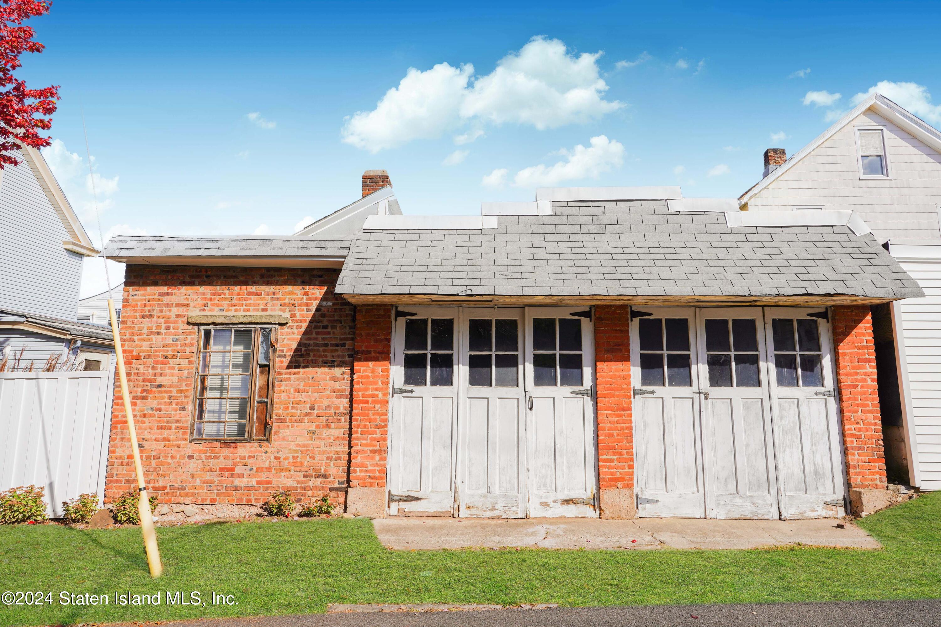 5396 Arthur Kill Road Staten Island, NY 10307 - Photo 34 of 43 Garages/Workshop