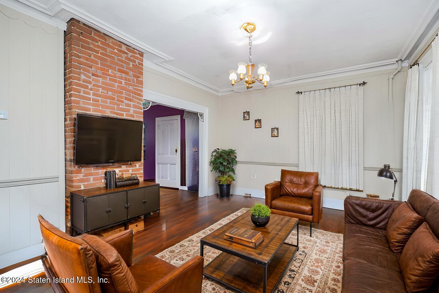 5396 Arthur Kill Road Staten Island, NY 10307 - Photo 4 of 43 Living Room