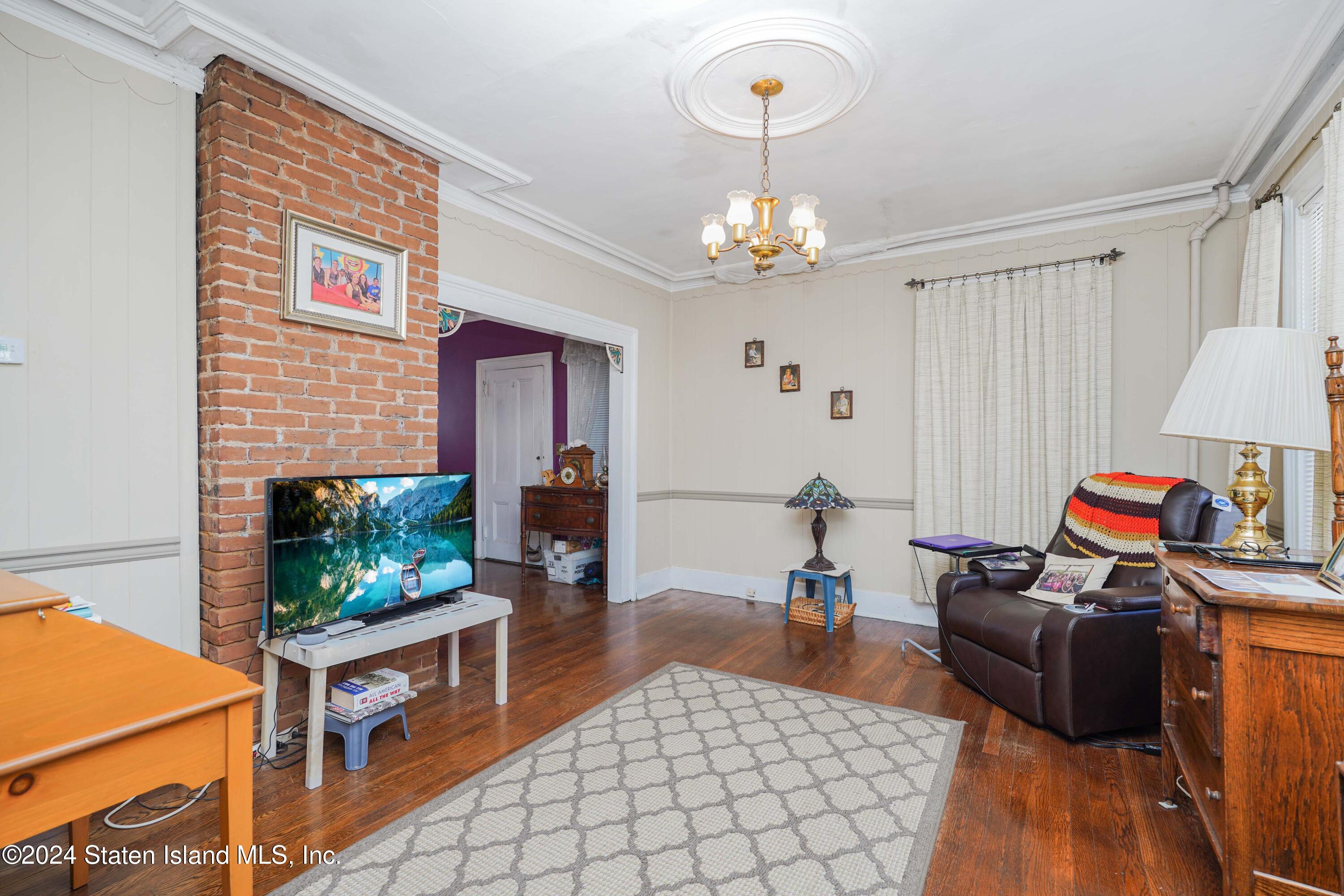5396 Arthur Kill Road Staten Island, NY 10307 - Photo 6 of 43 Living Room