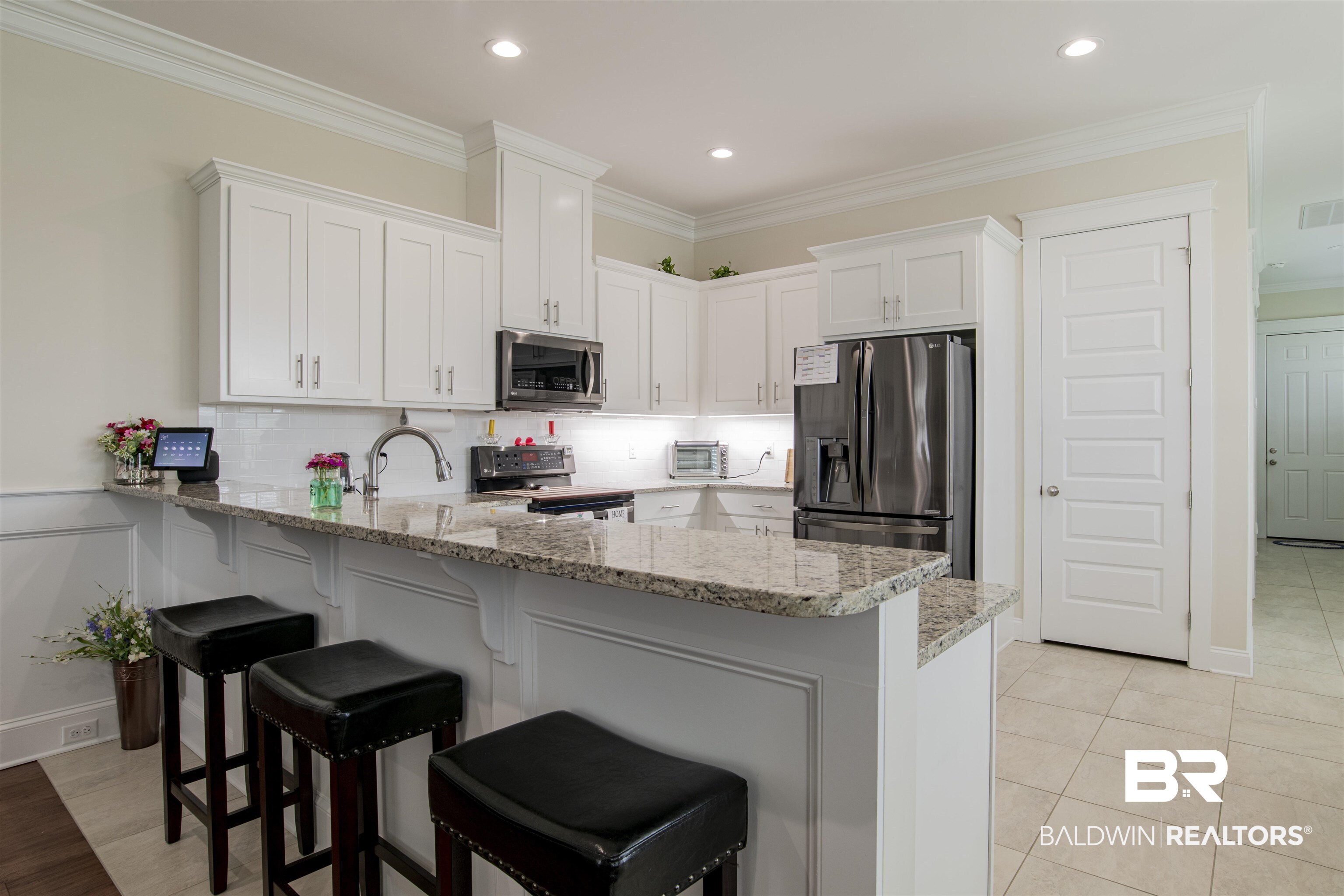 4845 Cypress Loop Orange Beach, AL 36561 - Photo 10 of 37 Kitchen with large breakfast bar