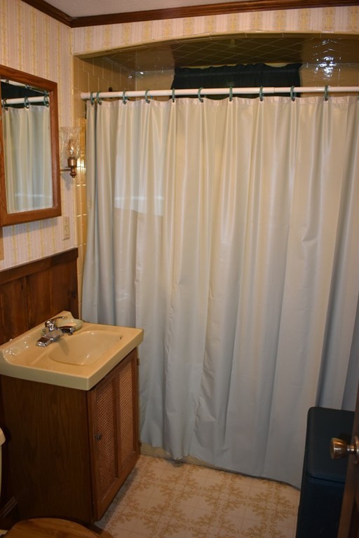 262 Burnham Road Lowell, MA 01852 - Photo 11 of 18 Gallery Image 11
