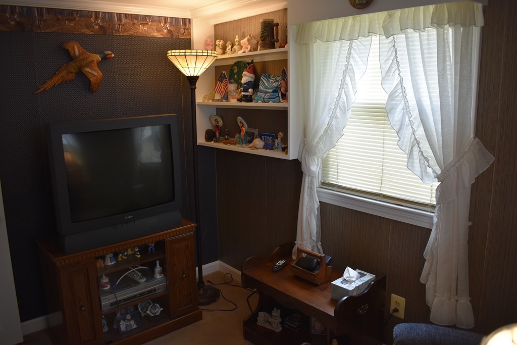 262 Burnham Road Lowell, MA 01852 - Photo 15 of 18 Gallery Image 15