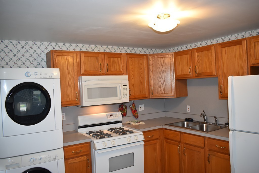 262 Burnham Road Lowell, MA 01852 - Photo 4 of 18 Gallery Image 4