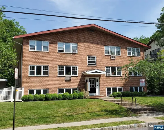 $1,975 | 35 South Willow Street, Unit A1, Montclair, NJ 07042