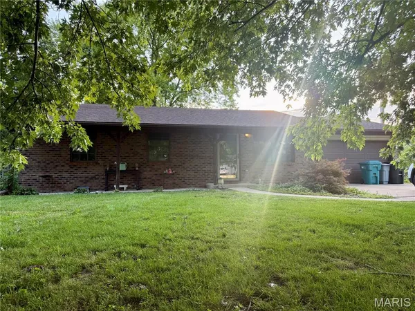 $205,000 | 407 South Smith Street, Smithton, IL 62285