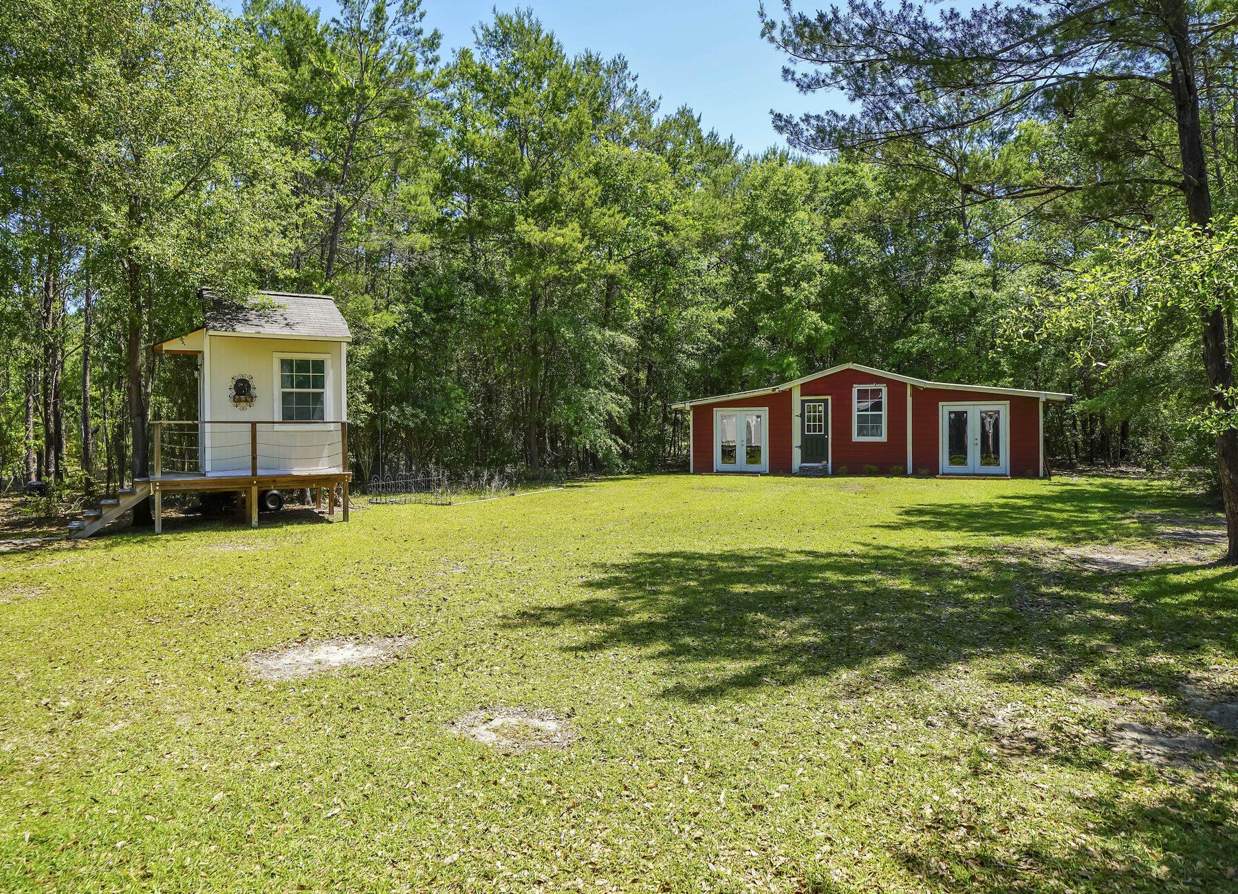 132 Hammock Oaks Boulevard Freeport, FL 32439 - Photo 39 of 45 a house view with a garden space