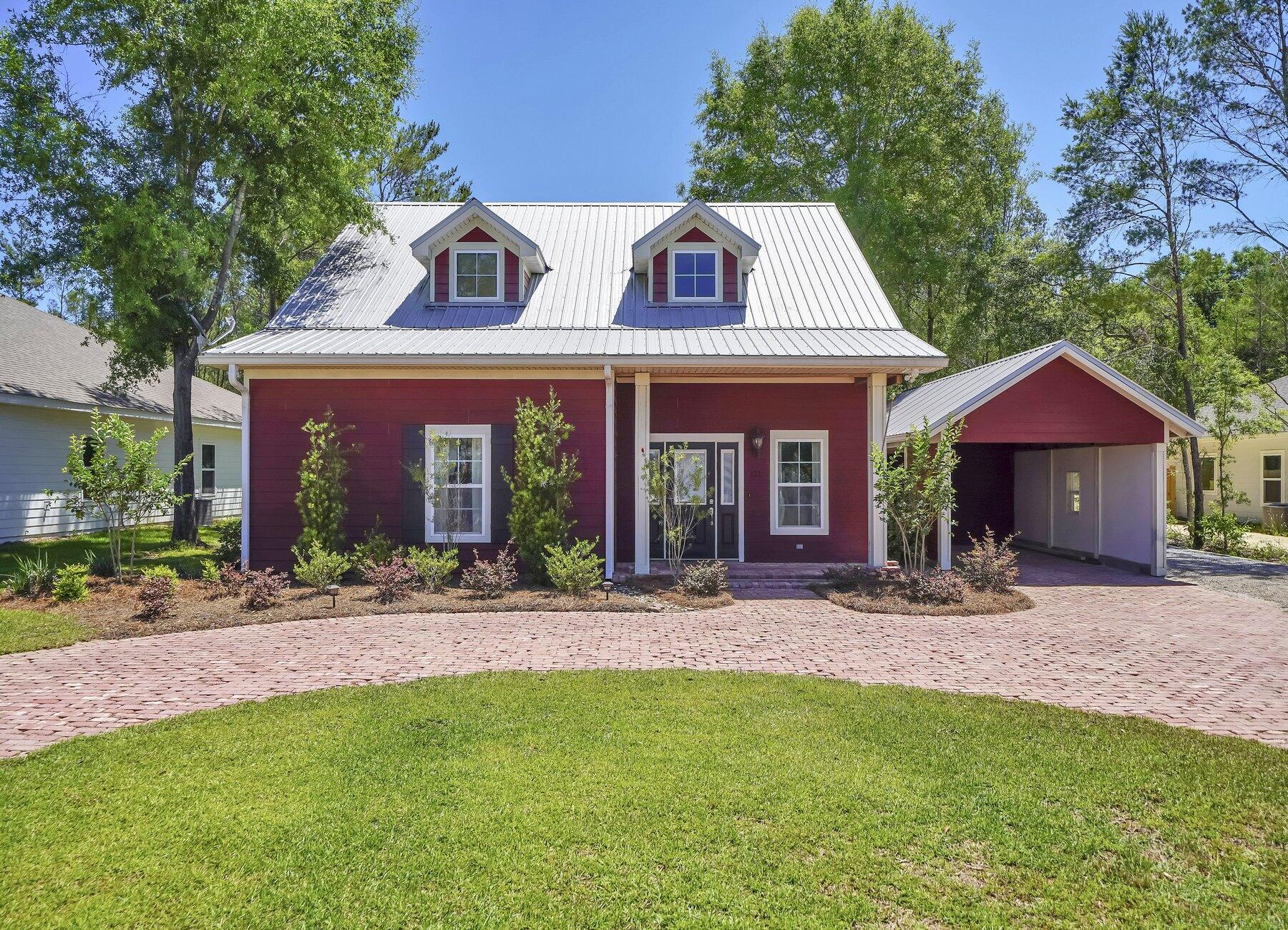 132 Hammock Oaks Boulevard Freeport, FL 32439 - Photo 43 of 45 a front view of a house with garden